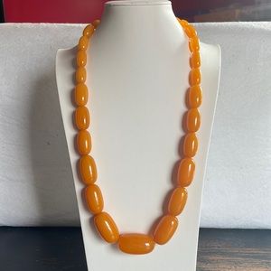 Vtg Butterscotch Bakelite graduated necklace. 114g